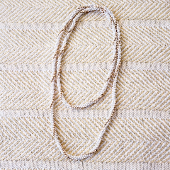 Pearl & Gold Costume Necklace - Picture 3 of 4